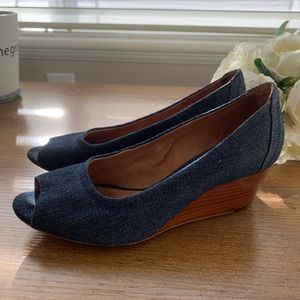 Clarks Artisan Denim Peep toe pumps